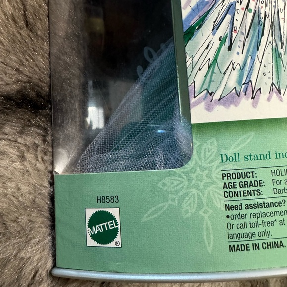 2005 Holiday Barbie - Picture 3 of 3